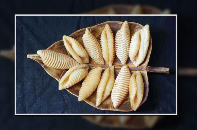 ঝিনুক পিঠা বা চিরুনি পিঠা