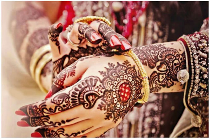 ঈদ স্পেশাল নজরকাড়া মেহেদি রাঙা হাত!