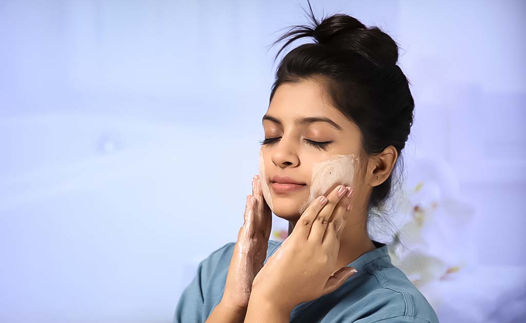 ড্রাই ও অয়েলি স্কিনে ডাবল ক্লেনজিং এ কোন কোন উপাদান থাকা জরুরি?