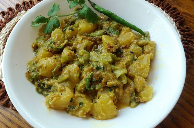 ঝিঙে আলু পোস্ত