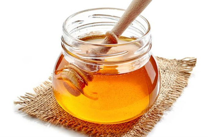 ব্লাকহেডস দূর করুন মধুর ছোয়ায়  